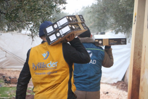 İyilik Derneği İdlib’de Bulunan Kamplarda Hurma İkramı Gerçekleştirdi