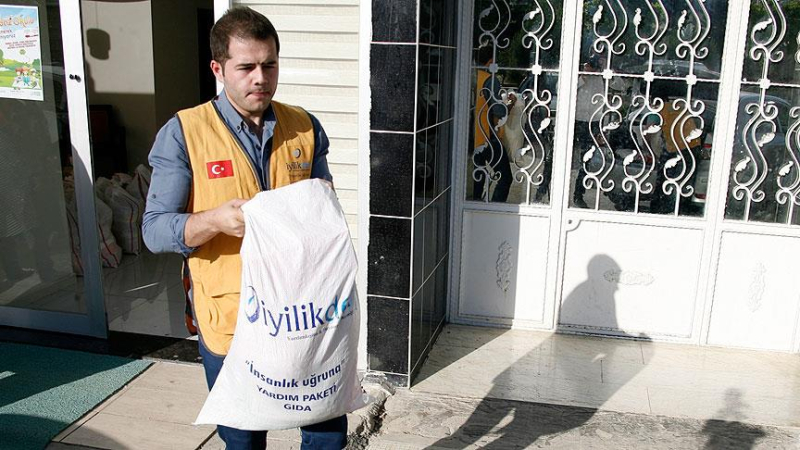 AA - Kilis'te Suriyeli ailelere yardım