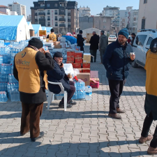 Depremzedelere Sıcak Çorba İkramlarımız Sürüyor