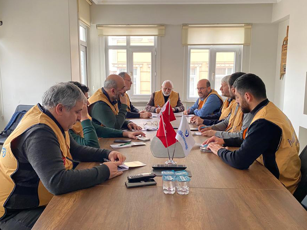 İyilik Derneği Yönetim Kurulu Üyelerimiz Depremin İlk Günü Dernek Binasında Toplandı