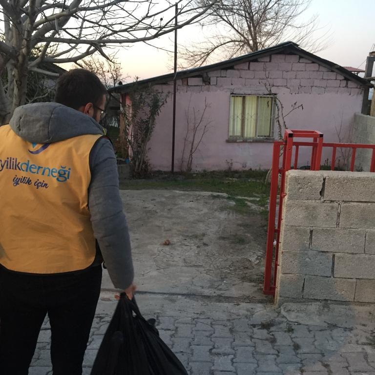 Osmaniye İyilik Derneği Depremzedelere Destek (1).jpg