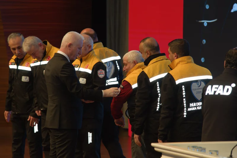 İyilik derneği arama kurtarma ekibimiz kararlılıkla sahada